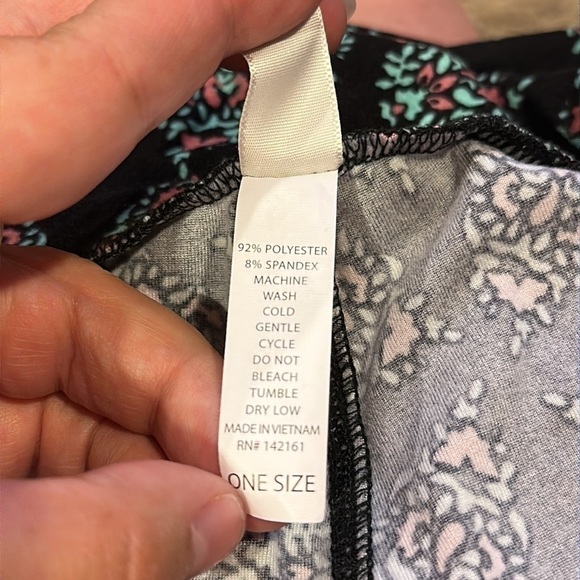 Lularoe one size legging - Picture 4 of 4